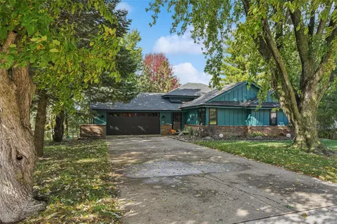 1420 NW 104th St, Clive, IA 50325
