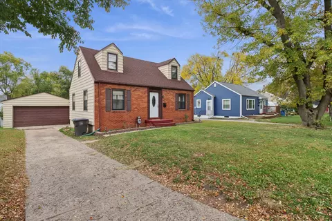 1617 61st St, Des Moines, IA 50322