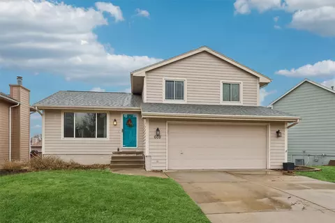 608 53rd St, West Des Moines, IA 50266