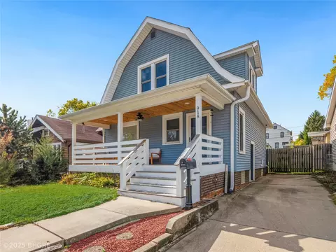 918 24th St, Des Moines, IA 50312