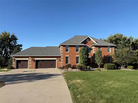 1901 Fairway Dr, Indianola, IA 50125