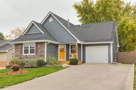7000 Brookview Dr, Urbandale, IA 50322