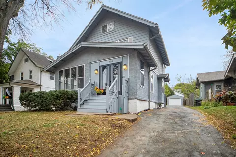 708 35th St, Des Moines, IA 50312