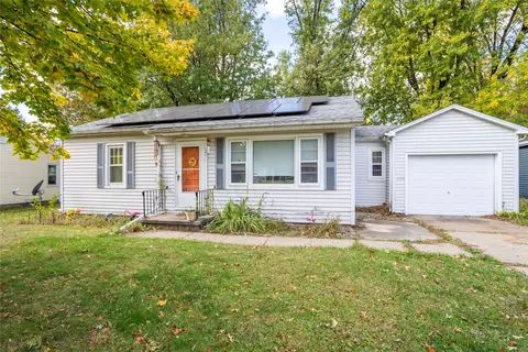 205 E 17th Street Pl N, Newton, IA 50208