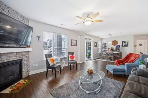 9065 Bishop Dr #117, West Des Moines, IA 50266