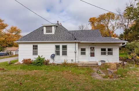 226 S Iowa St, Colfax, IA 50054