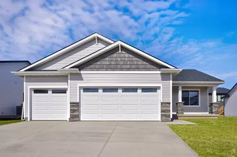 9443 Emilia Ln, West Des Moines, IA 50266