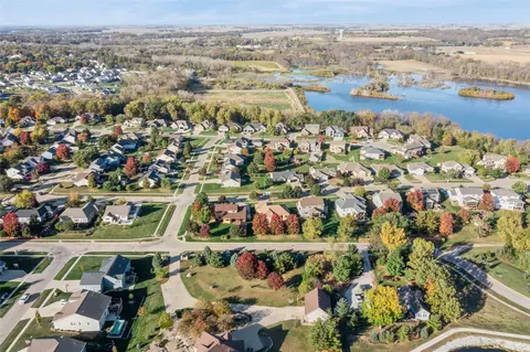 800 Lake View Ave, Polk City, IA 50226