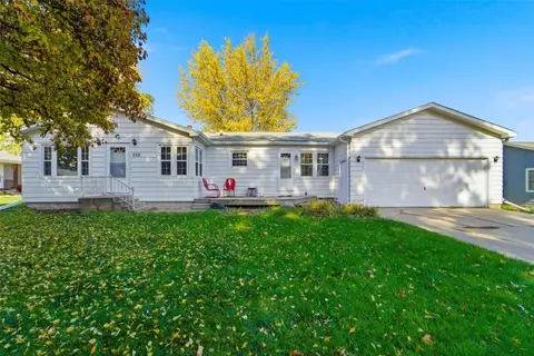 208 Union St, Pella, IA 50219