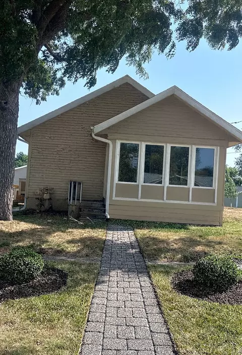 924 E 9th St N, Newton, IA 50208