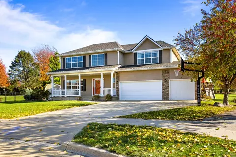 2710 Windsor Dr, Norwalk, IA 50211