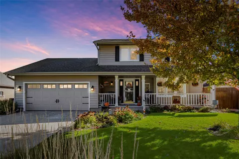 323 Edgewood Ln, Pleasant Hill, IA 50327