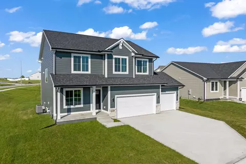 6720 Bright St, Johnston, IA 50131