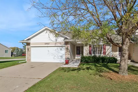 10037 Bayern Ln, Johnston, IA 50131
