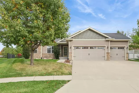 140 S 82nd St, West Des Moines, IA 50266