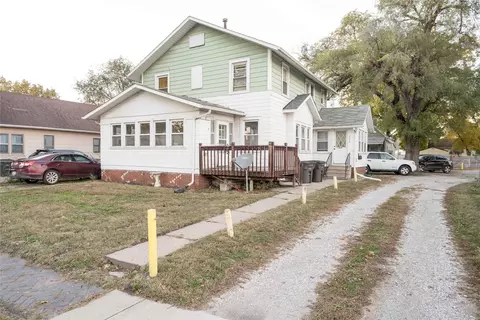 2936 E Walnut St, Des Moines, IA 50317