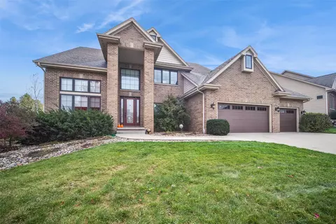 3007 152nd St, Urbandale, IA 50323