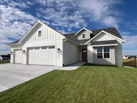 2111 Ketelsen Dr, Ames, IA 50010