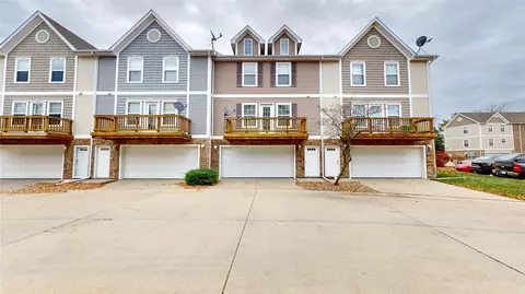 1137 Blackstone Ln, Pleasant Hill, IA 50327