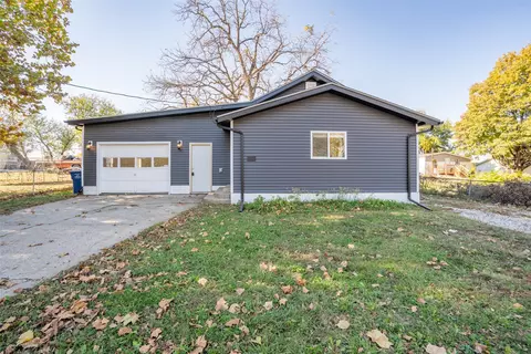 2324 E 23rd St, Des Moines, IA 50317