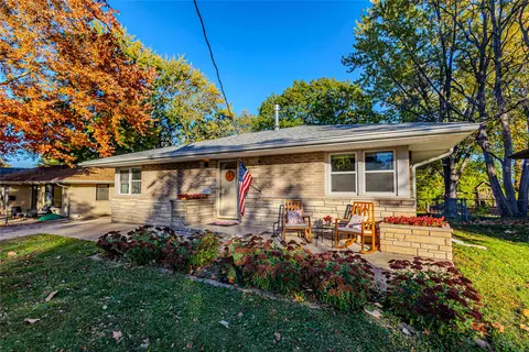 3001 Don Lee Ct, Des Moines, IA 50317