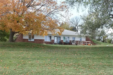 2827 Tank Ave, Stuart, IA 50250