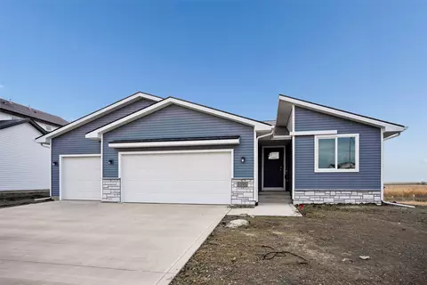 1395 Cedar St, Waukee, IA 50263
