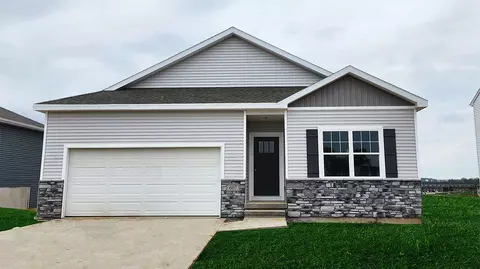 905 8th St NW, Bondurant, IA 50035
