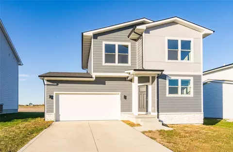 6922 SE 7th Ave, Pleasant Hill, IA 50327