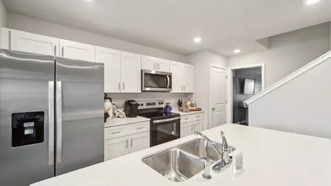 523 Kinley Dr, Waukee, IA 50263 photo 2