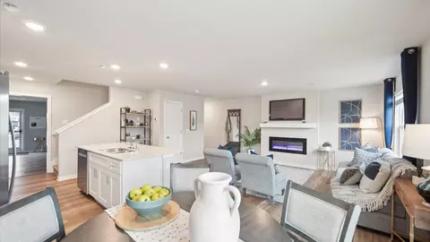 523 Kinley Dr, Waukee, IA 50263 photo 8