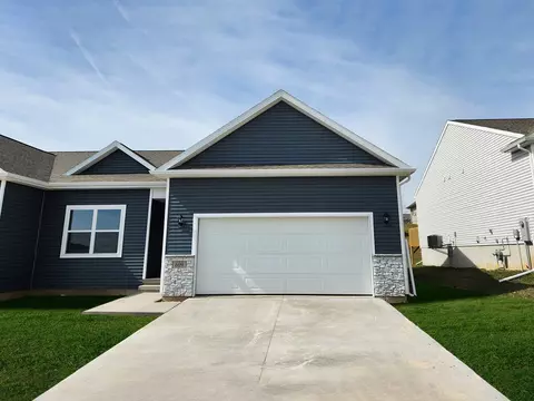 1054 Daisy Ln, Waukee, IA 50263