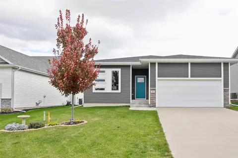 460 SE Hollow Ct, West Des Moines, IA 50265