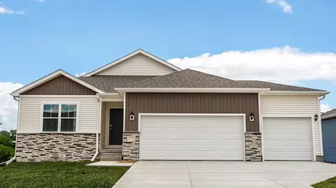 6732 NW 106th St, Johnston, IA 50131