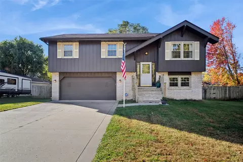 5320 NW 66th Pl, Johnston, IA 50131