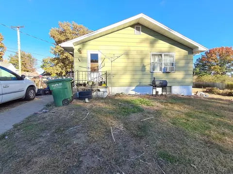 103 E South St, Prairie City, IA 50228