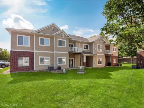 1108 N 6th St #45, Indianola, IA 50125
