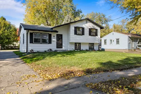 4220 68th St, Urbandale, IA 50322