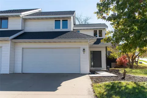 5 Jefferson St, Pella, IA 50219