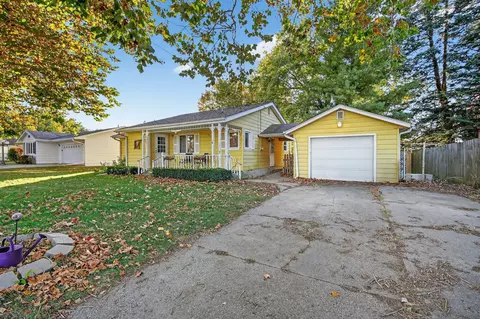 307 N F St, Indianola, IA 50125