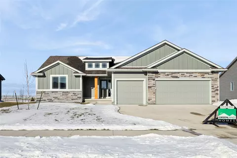 1465 NW Bull Run Ct, Waukee, IA 50263