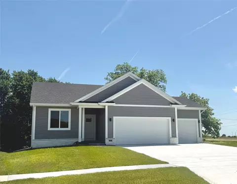 900 Walnut Dr, Norwalk, IA 50211