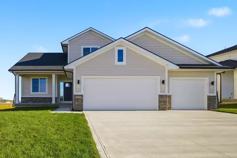 5201 172nd St, Urbandale, IA 50323