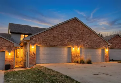 702 58th St, West Des Moines, IA 50266