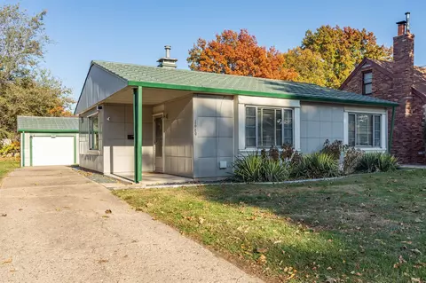 1669 Beaver Ave, Des Moines, IA 50310