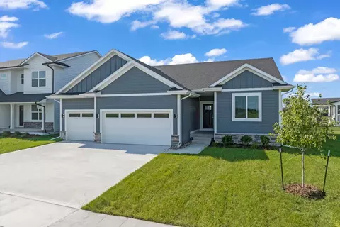 9636 NW 82nd Ave, Johnston, IA 50131