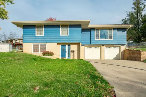 210 W 13th St S, Newton, IA 50208