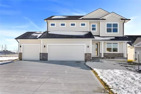 909 Walnut Dr, Norwalk, IA 50211