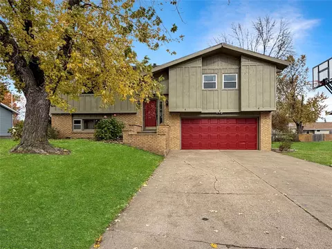 2750 Donna Dr, Perry, IA 50220