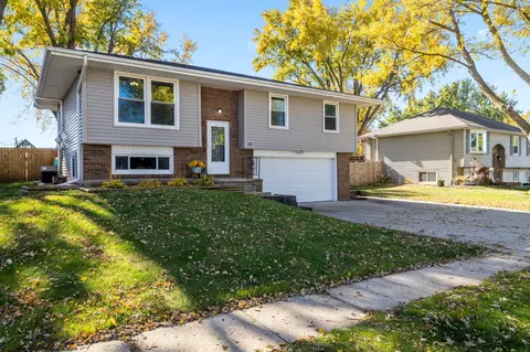 620 Parkview Ln, Carlisle, IA 50047